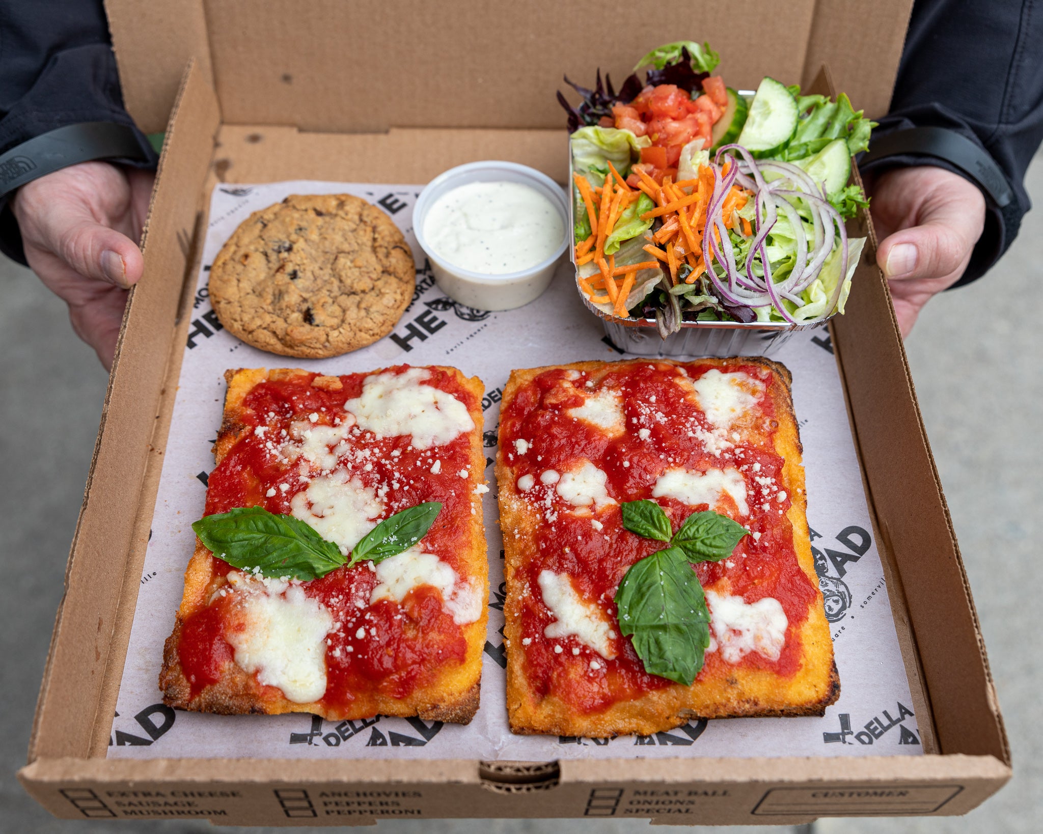 Lunch Box Pizza • Food Folks and Fun